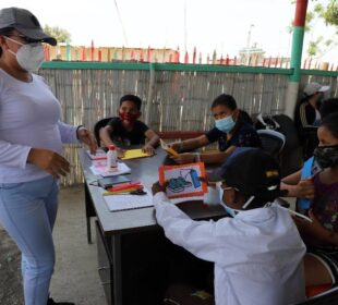 Niños en Monte Sinaí reciben clases - Noticias de Ecuador