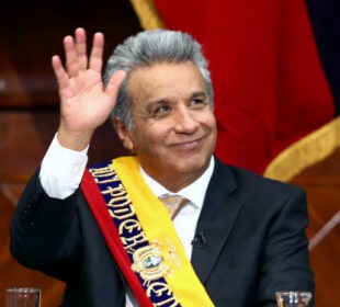 Moreno ofrece bonos - Noticia de Ecuador