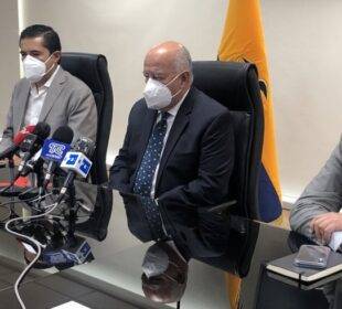 Gobierno analiza opciones de financiamiento si no llega el dinero del FMI - Noticias de Ecuador