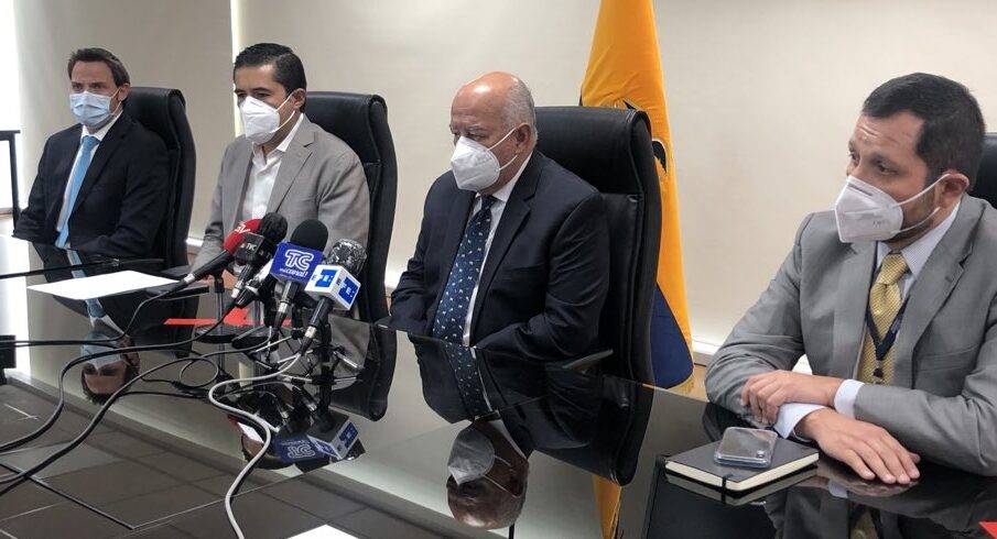 Gobierno analiza opciones de financiamiento si no llega el dinero del FMI - Noticias de Ecuador