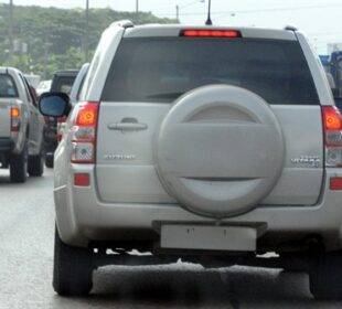 Vehículos de instituciones públicas deberán portar placas - Noticias de Ecuador