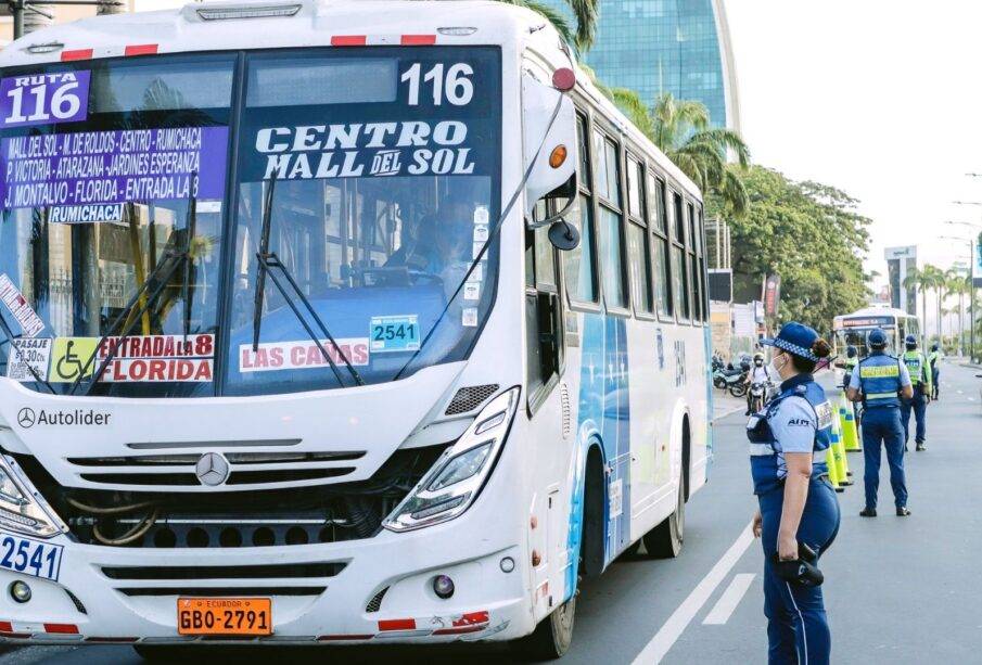 Media jornada del transporte público - Noticias de Ecuador