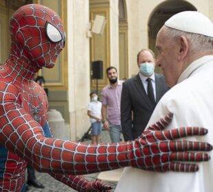 Spiderman visitó al papa Francisco - Noticias de Ecuador