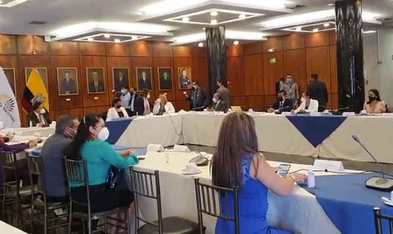 Empezó la vacunación en la Asamblea Nacional - Noticias de Ecuador