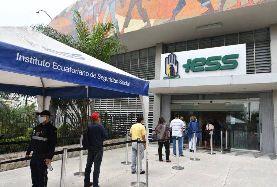 Fondo de Salud del IESS tiene recursos solo para un mes - Noticias de Ecuador