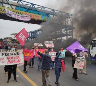 Maestros protestan en Ecuador - Noticias de Ecuador