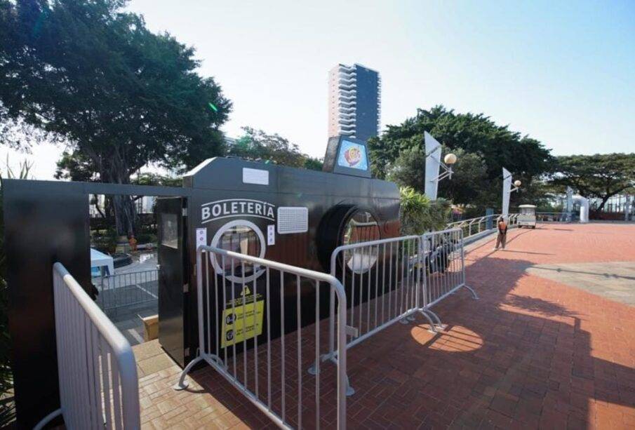 Selfiando Malecón 2000 - Noticias de Ecuador