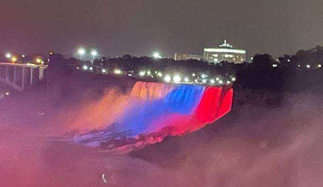 Las cataratas del Niágara se iluminaron con los colores de Ecuador - Noticias de Ecuador