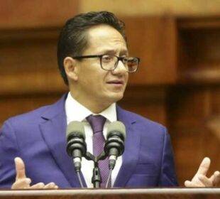 Defensor del pueblo es destituido y censurado por la Asamblea - Noticias de Ecuador