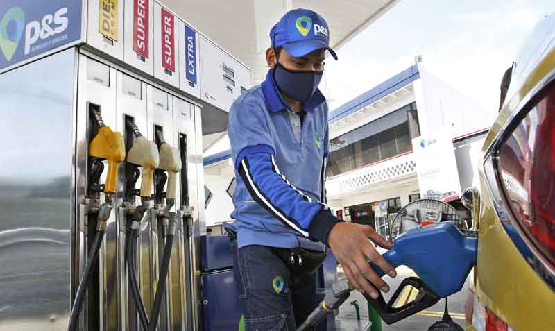 La gasolina extra y el diésel con más aumento en los últimos meses - Noticias de Ecuador