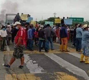 Arroceros cierran vías en Guayas y exigen un precio justo - Noticias de Ecuador