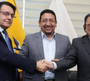 Fumaron la pipa de la paz Villavicencio y Vanegas - Noticias de Ecuador