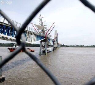Puente de la Isla Santay y buque brasileño - Noticias de Ecuador