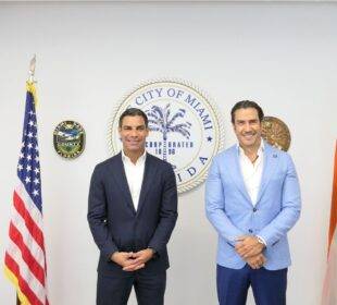 Fundador de PV y Alcalde de Miami - Noticias Ecuador
