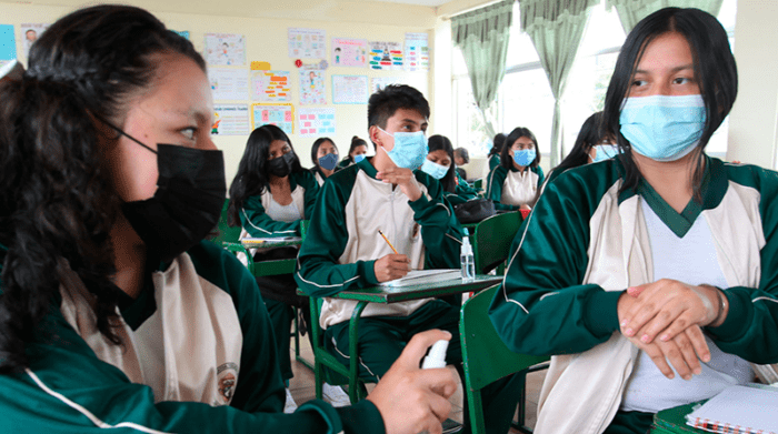 Planteles educativos no cumplen con distanciamiento - Noticias Ecuador