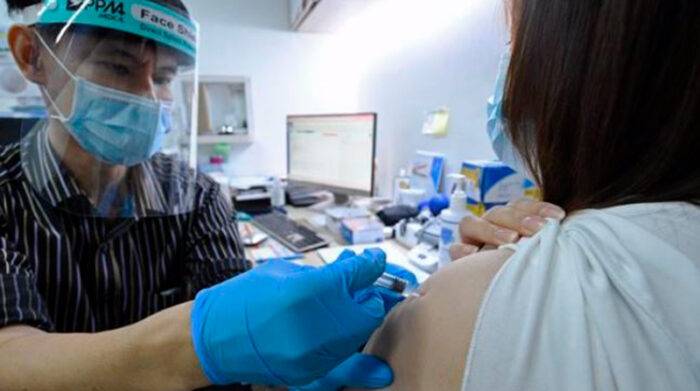 Singapur no pagará tratamiento covid a personas que no quieran vacunarse - Noticias Ecuador