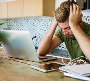Despido de 900 empleados por zoom