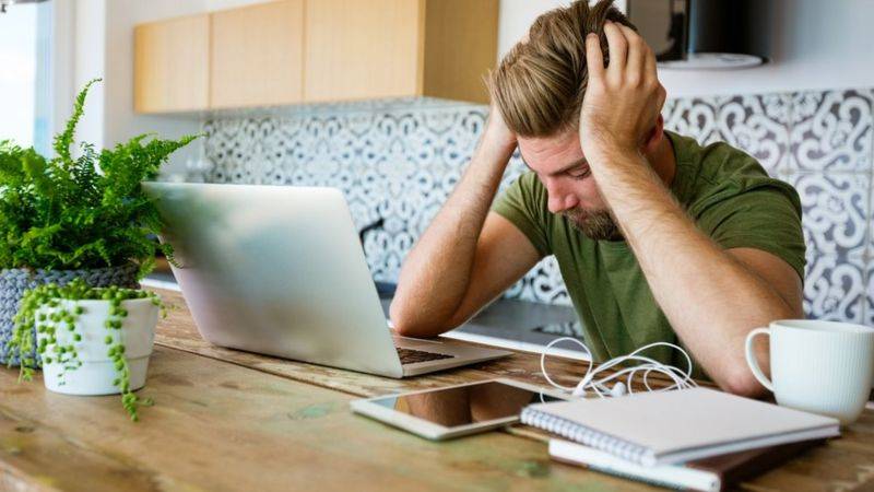 Despido de 900 empleados por zoom