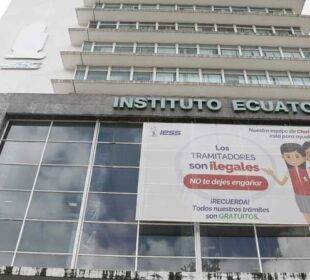Detienen a funcionarios del IESS por supuesta extorsión a prestadores externos-Noticias Ecuador