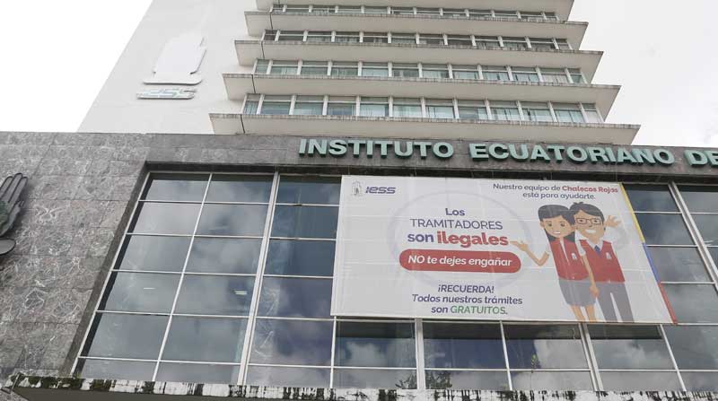 Detienen a funcionarios del IESS por supuesta extorsión a prestadores externos-Noticias Ecuador