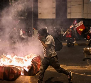 Manifestaciones y muertos en Perú - Noticias de Ecuador