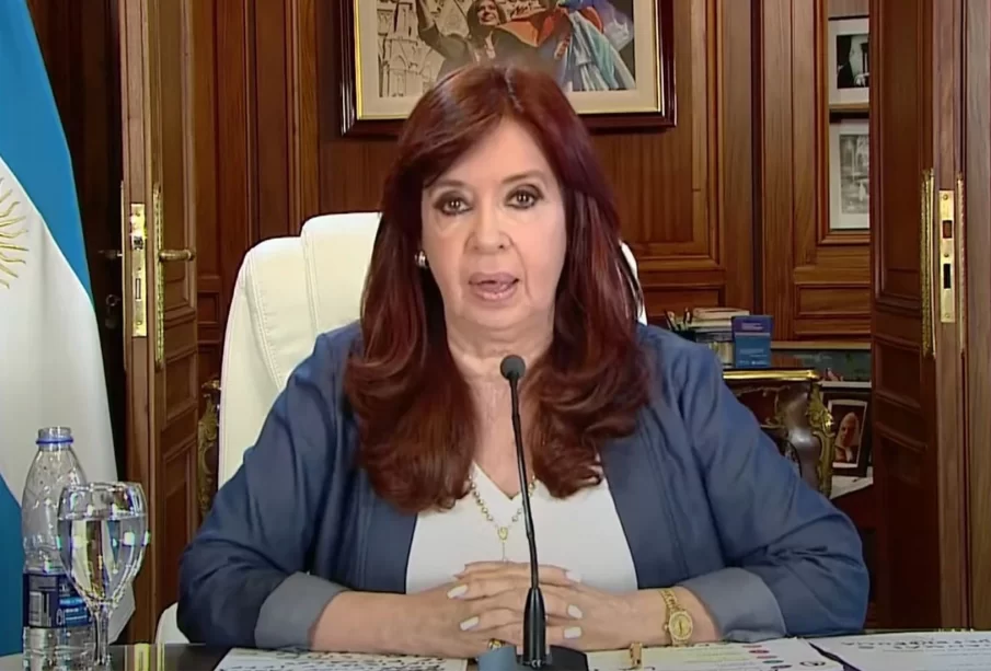 Cristina Kirchner condenada a seis años de cárcel por corrupción - Noticias de Ecuador