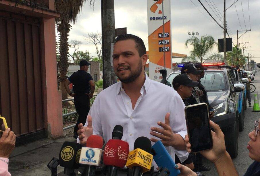 Alcaldía de Guayaquil compran 65 camionetas con conductores para la Policía Nacional - Noticias de Ecuador
