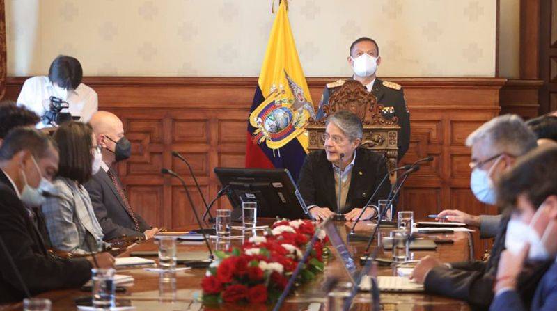 Gobierno ecuatoriano recurre a endeudamiento para atender las emergencias