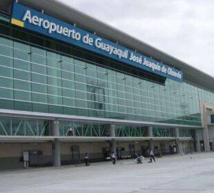 Aeropuerto de Guayaquil se encuentra operativo pese a las fuertes lluvias