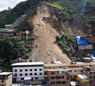 ¡Tragedia en Alausí! Deslizamiento de tierra deja muertos, heridos y personas damnificadas