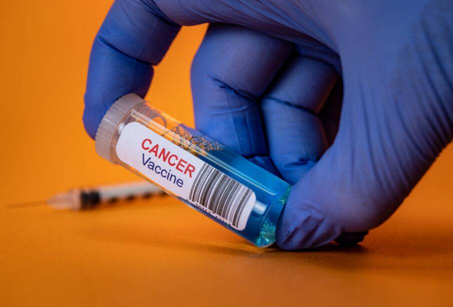 Este 13 de abril, Paul Burton, director médico de Moderna, aseguró al periódico Británico “The Guardian” que la vacuna contra el cáncer de la compañía, en combinación con la inmunoterapia de MSD 'Keytruda' (pembrolizumab), podría estar lista para finales de la década.