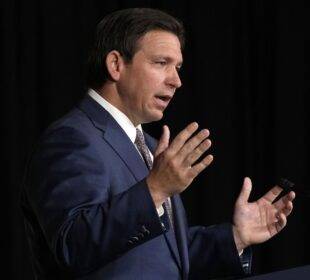 Prohíbe cirugías de reasignación de sexo en niños