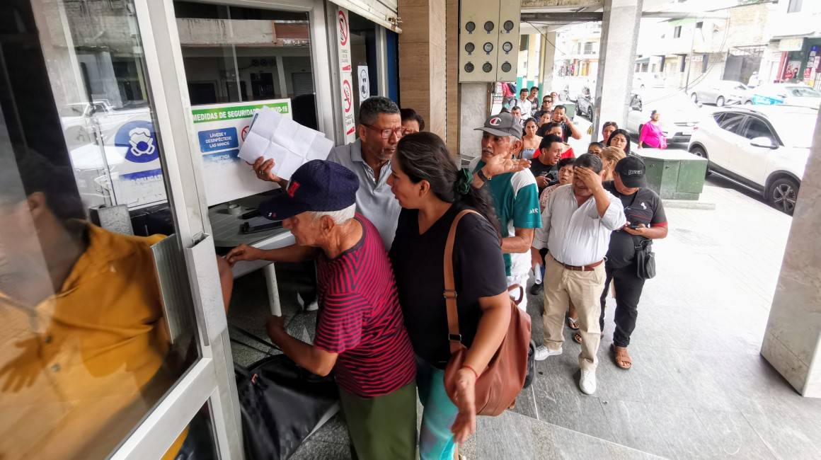 Usuarios de CNEL presentan molestias por los incrementos en sus ...
